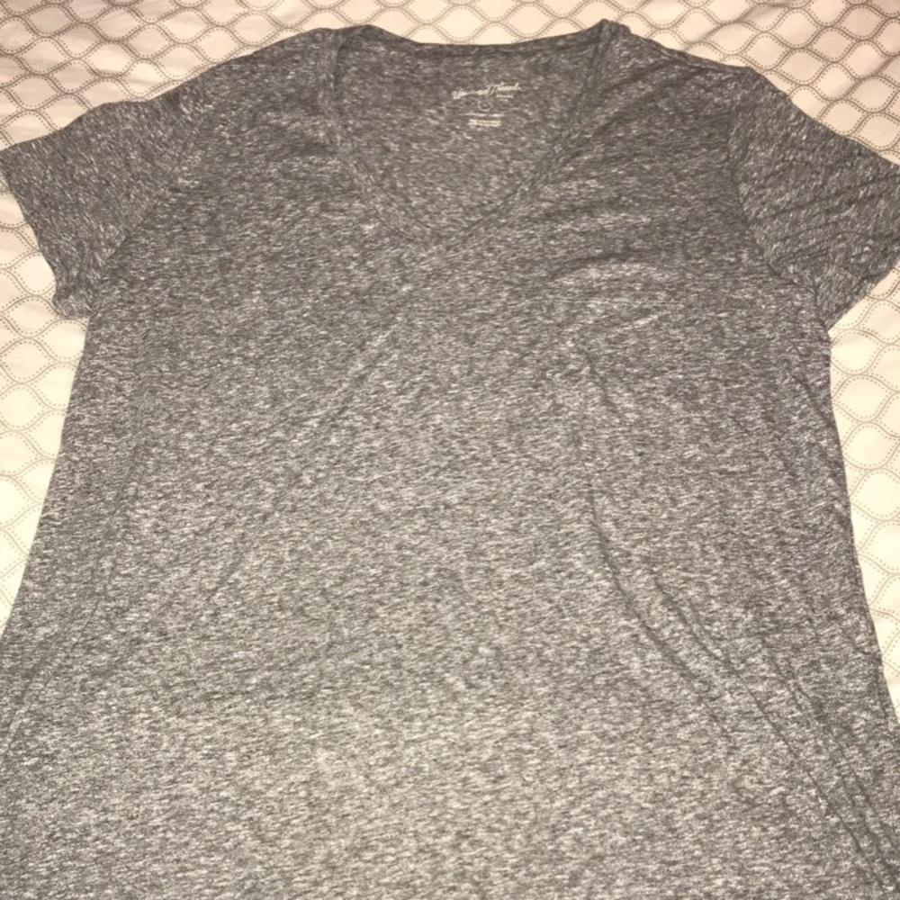 Universal thread T-shirt